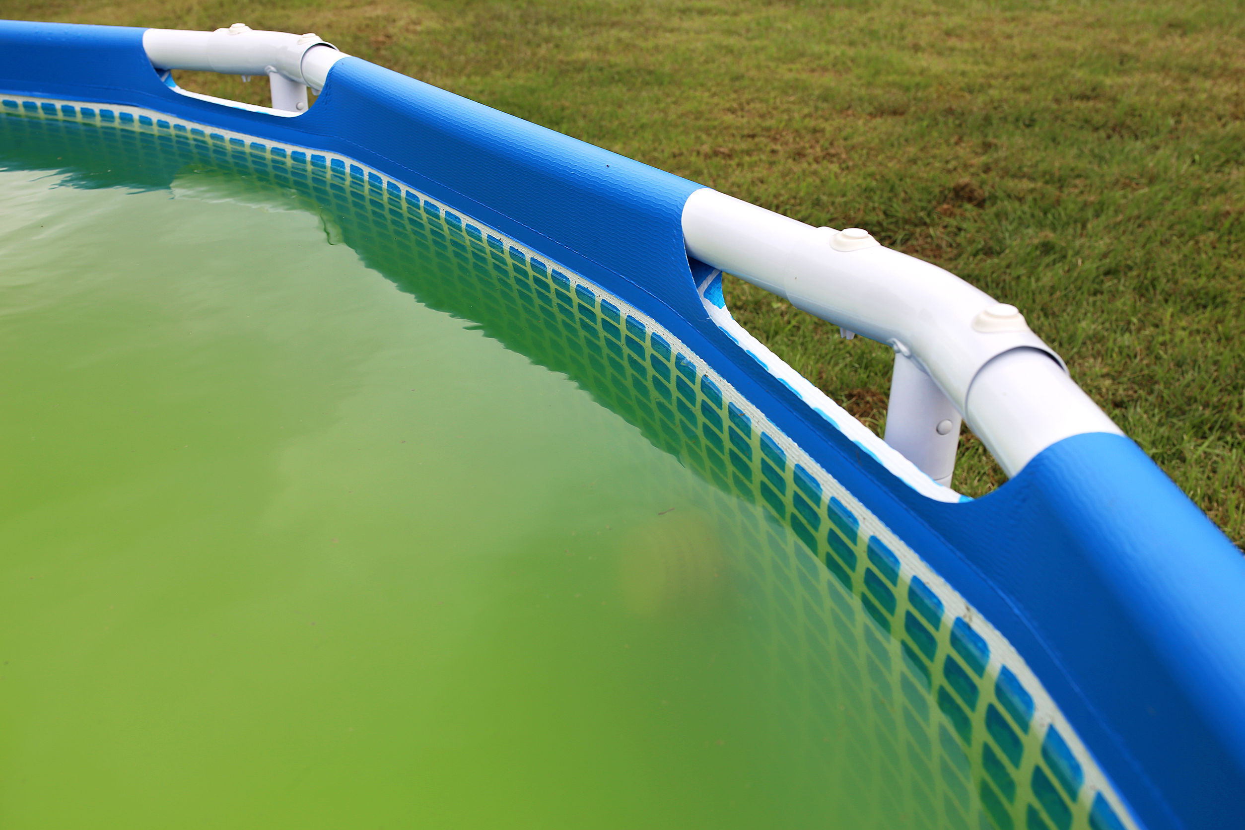 En el piso Palacio congelado Las 5 causas que enturbian el agua de tu piscina - PoolPlay